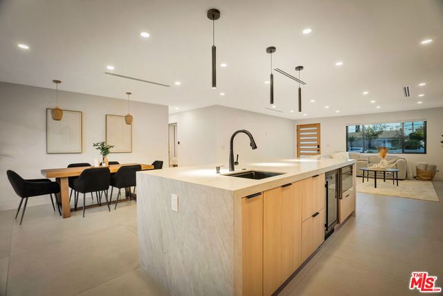 23343 Hartland Street, West Hills, CA 91307