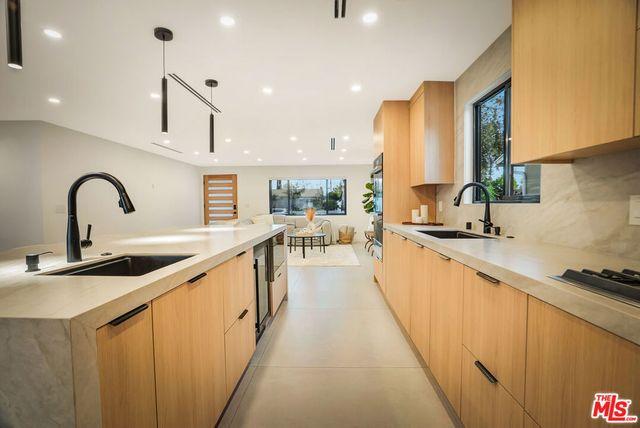 23343 Hartland Street, West Hills, CA 91307