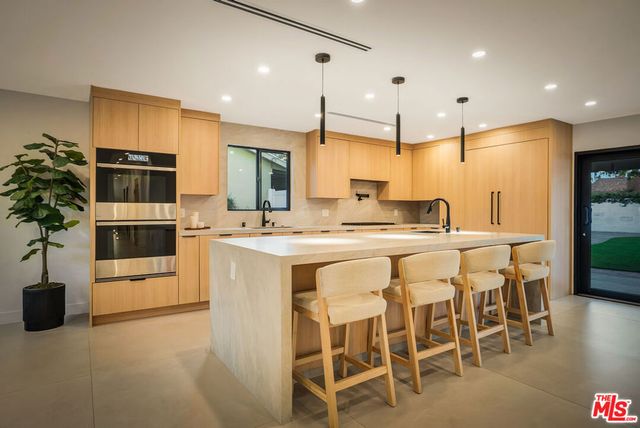 23343 Hartland Street, West Hills, CA 91307