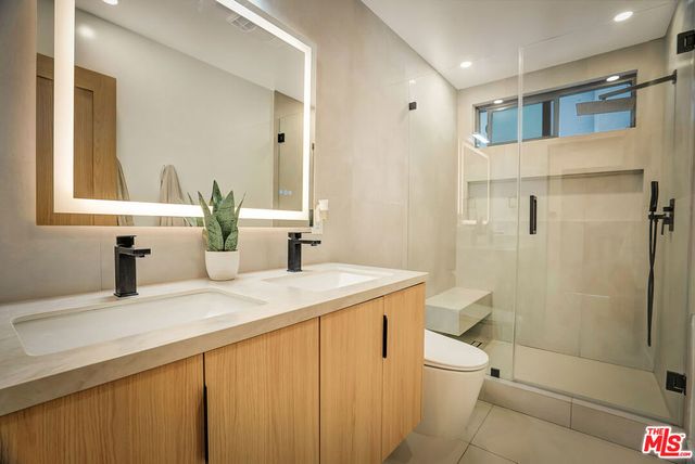 23343 Hartland Street, West Hills, CA 91307