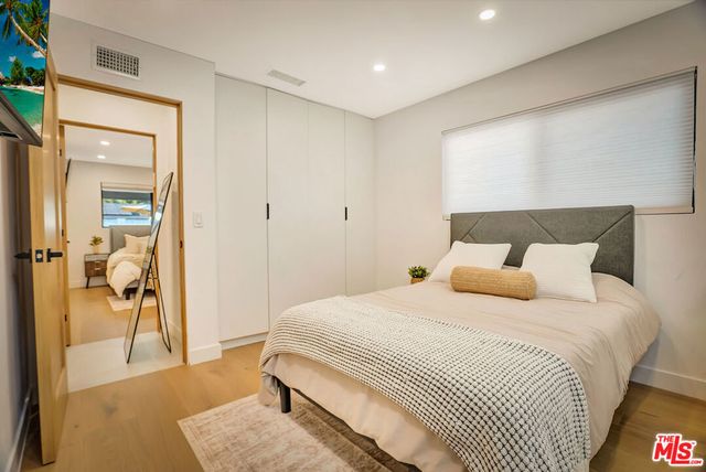 23343 Hartland Street, West Hills, CA 91307