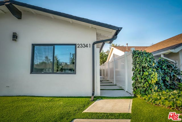 23343 Hartland Street, West Hills, CA 91307