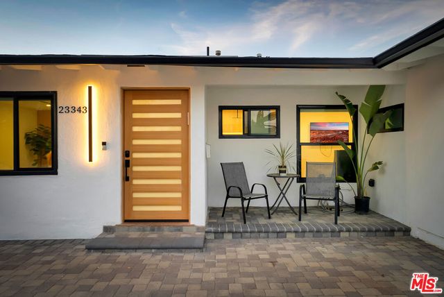 23343 Hartland Street, West Hills, CA 91307