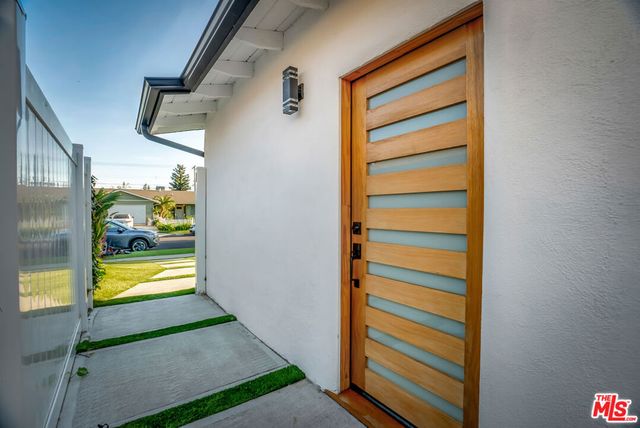 23343 Hartland Street, West Hills, CA 91307