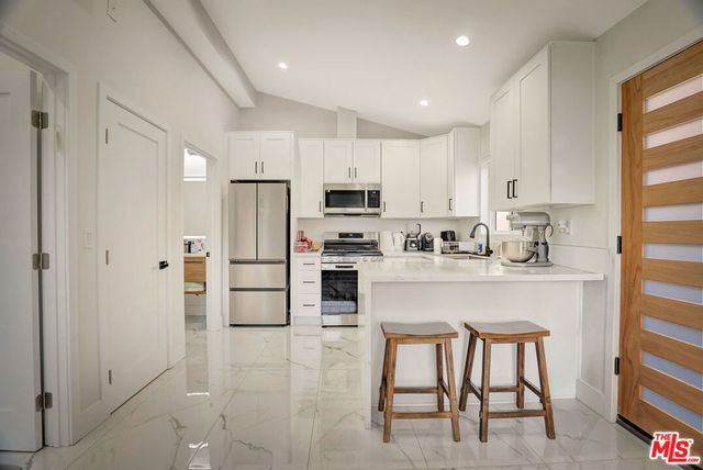 23343 Hartland Street, West Hills, CA 91307