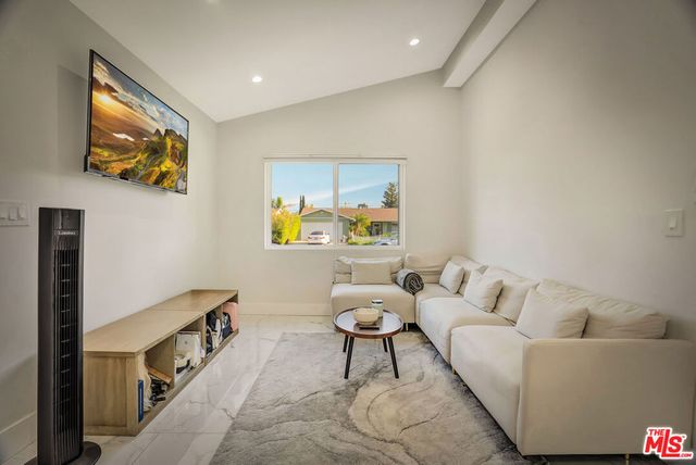 23343 Hartland Street, West Hills, CA 91307