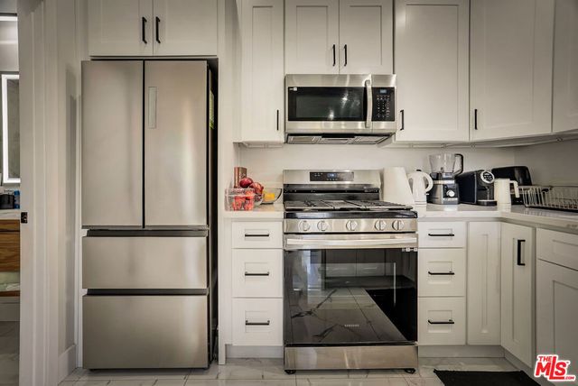 23343 Hartland Street, West Hills, CA 91307