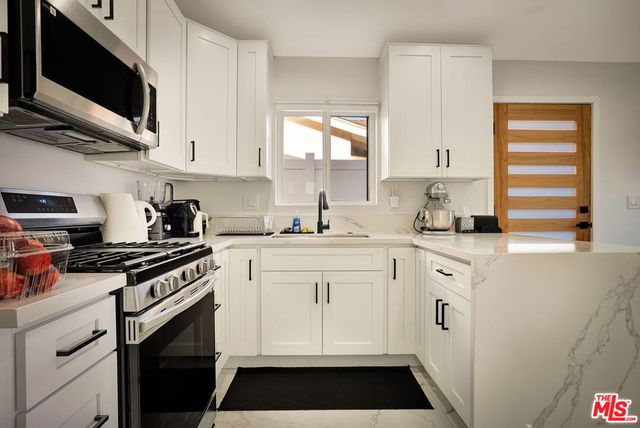 23343 Hartland Street, West Hills, CA 91307