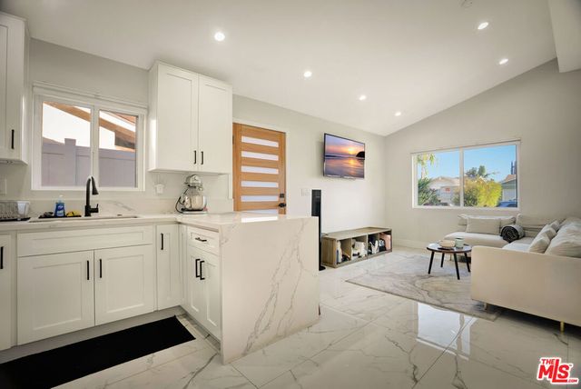 23343 Hartland Street, West Hills, CA 91307