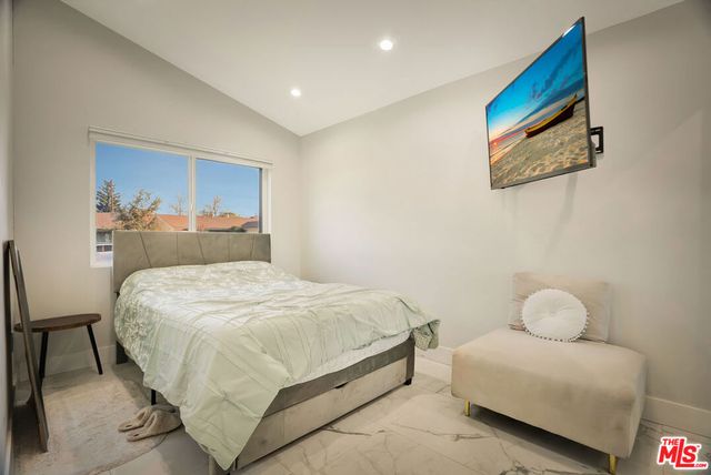 23343 Hartland Street, West Hills, CA 91307