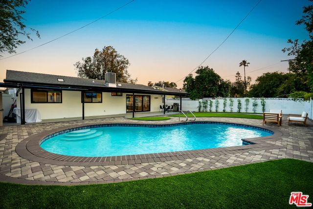 23343 Hartland Street, West Hills, CA 91307