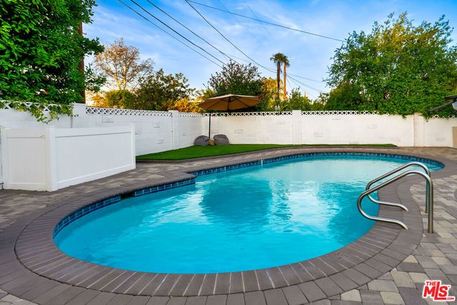 23343 Hartland Street, West Hills, CA 91307