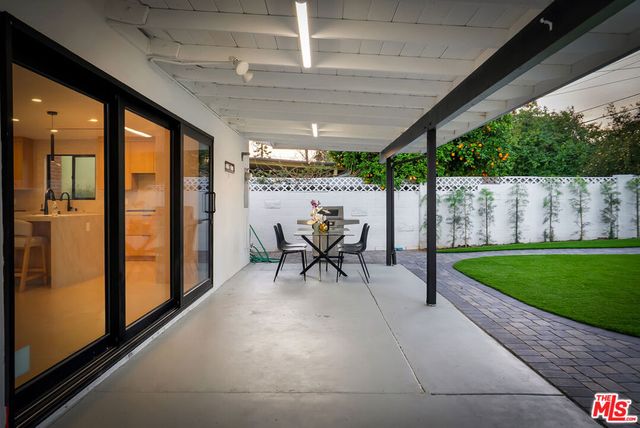 23343 Hartland Street, West Hills, CA 91307