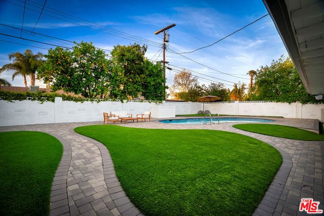 23343 Hartland Street, West Hills, CA 91307