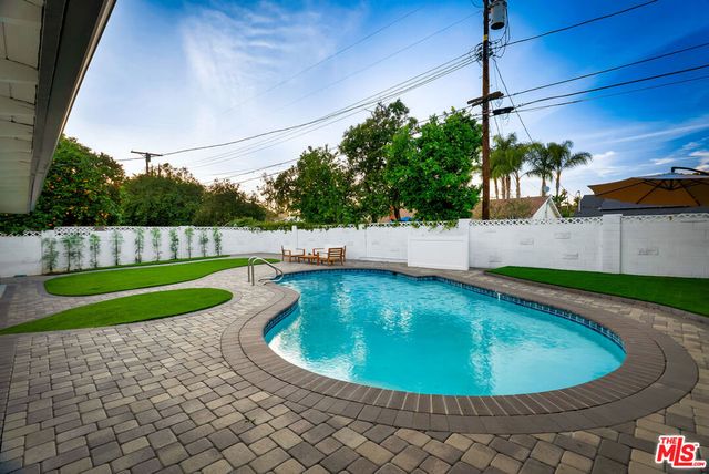 23343 Hartland Street, West Hills, CA 91307