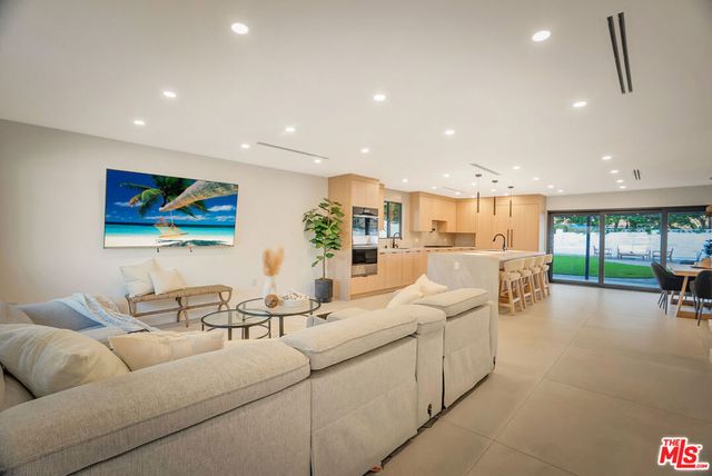 23343 Hartland Street, West Hills, CA 91307