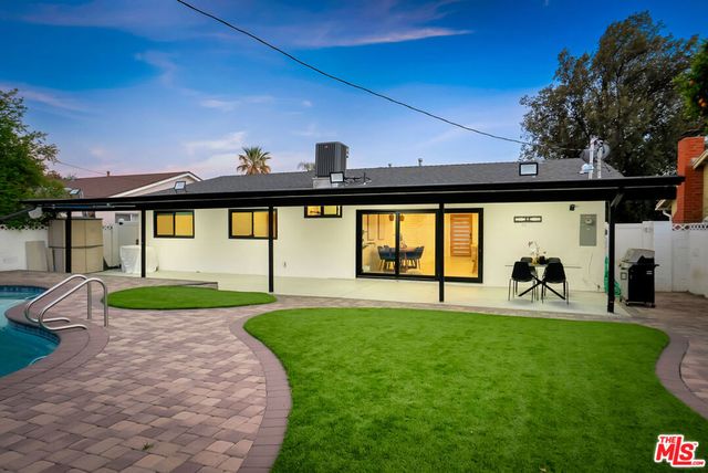 23343 Hartland Street, West Hills, CA 91307