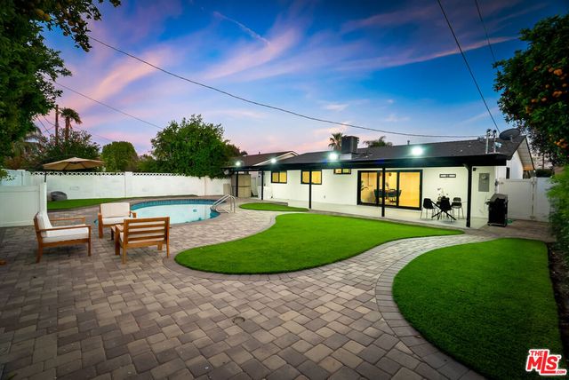 23343 Hartland Street, West Hills, CA 91307