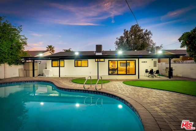 23343 Hartland Street, West Hills, CA 91307