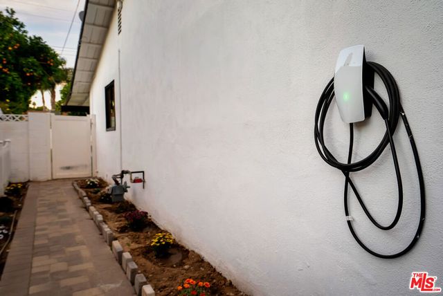 23343 Hartland Street, West Hills, CA 91307