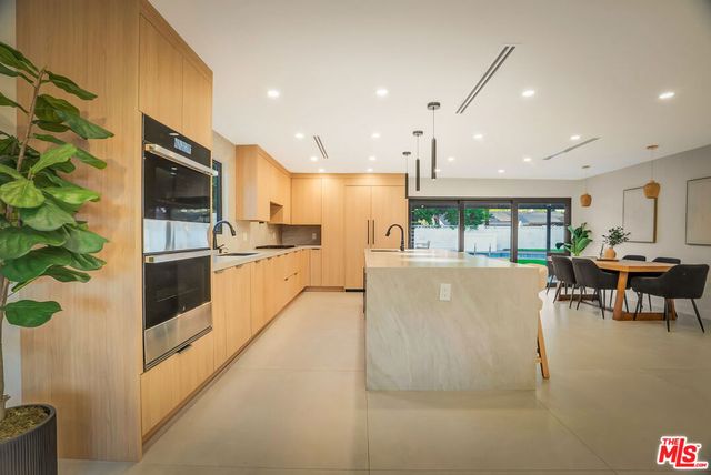 23343 Hartland Street, West Hills, CA 91307