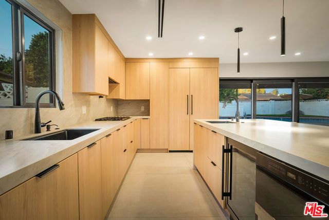 23343 Hartland Street, West Hills, CA 91307