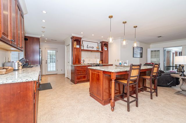 484 Elaine Ave, Camden, AR 71701