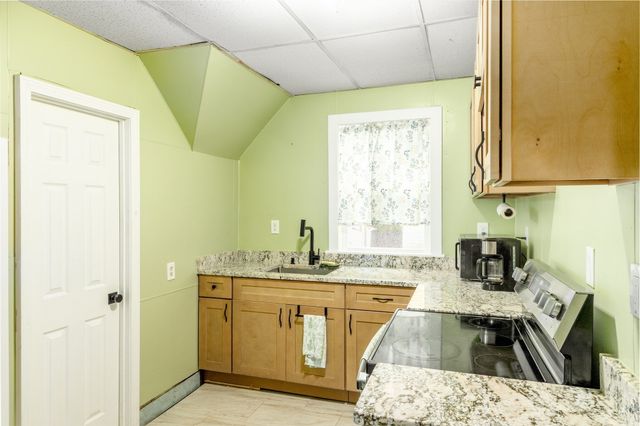 124 Belmont St, Worcester, MA 01605