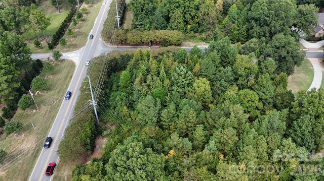 8335 Victoria Lake Drive, Waxhaw, NC 28173