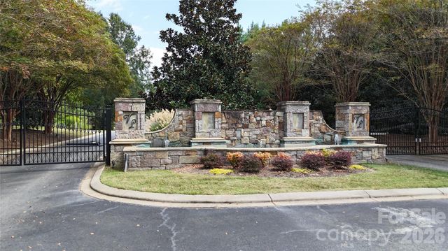 8335 Victoria Lake Drive, Waxhaw, NC 28173