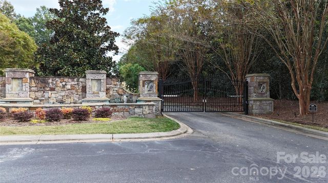 8335 Victoria Lake Drive, Waxhaw, NC 28173