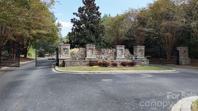 8335 Victoria Lake Drive, Waxhaw, NC 28173