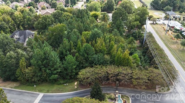 8335 Victoria Lake Drive, Waxhaw, NC 28173
