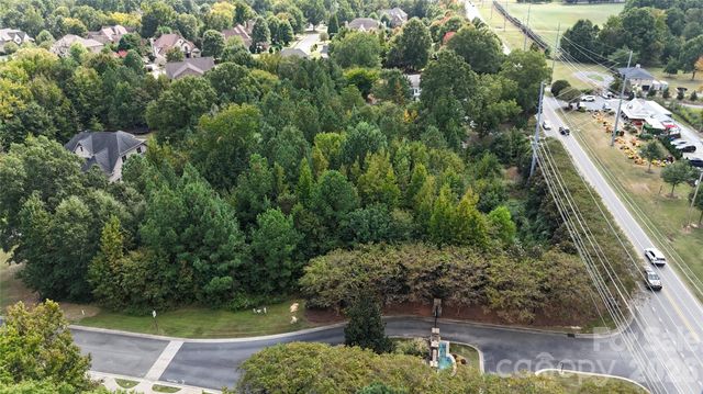 8335 Victoria Lake Drive, Waxhaw, NC 28173
