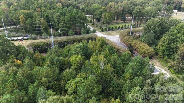 8335 Victoria Lake Drive, Waxhaw, NC 28173