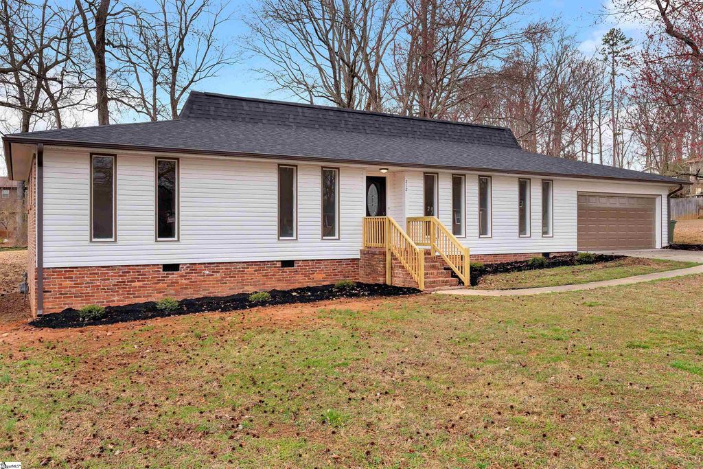 212 Barrett Drive, Mauldin, SC 29662