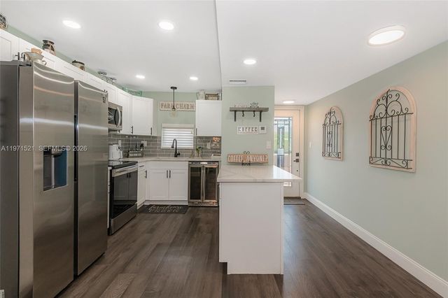 9811 N Hollybrook Lake Dr 204, Pembroke Pines, FL 33025