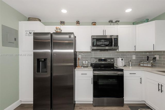 9811 N Hollybrook Lake Dr 204, Pembroke Pines, FL 33025