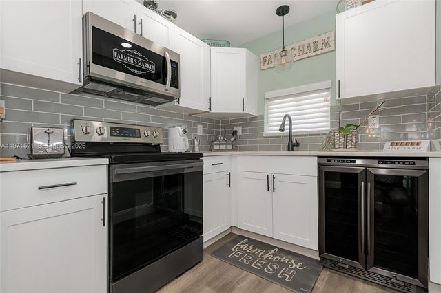 9811 N Hollybrook Lake Dr 204, Pembroke Pines, FL 33025