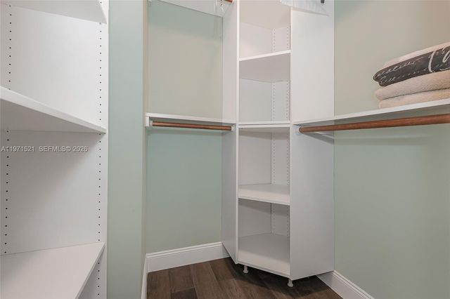 9811 N Hollybrook Lake Dr 204, Pembroke Pines, FL 33025