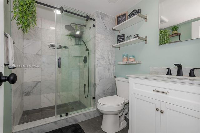 9811 N Hollybrook Lake Dr 204, Pembroke Pines, FL 33025