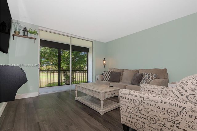 9811 N Hollybrook Lake Dr 204, Pembroke Pines, FL 33025