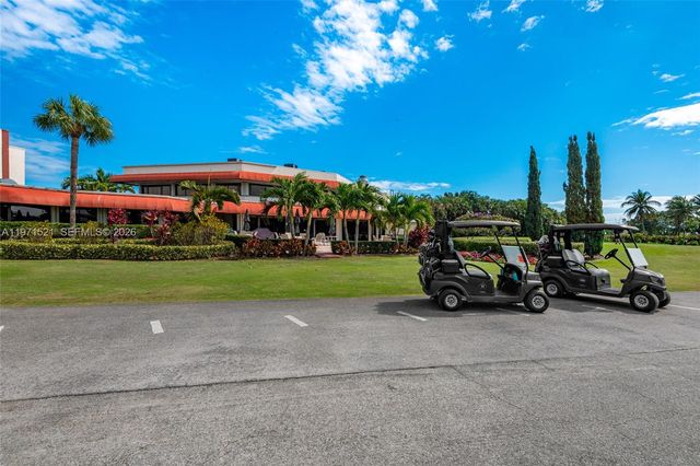 9811 N Hollybrook Lake Dr 204, Pembroke Pines, FL 33025