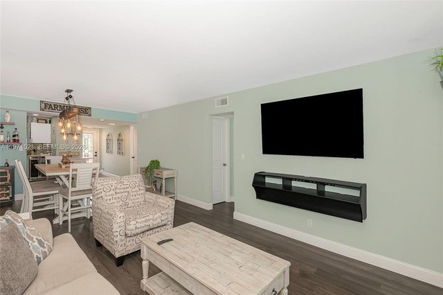 9811 N Hollybrook Lake Dr 204, Pembroke Pines, FL 33025