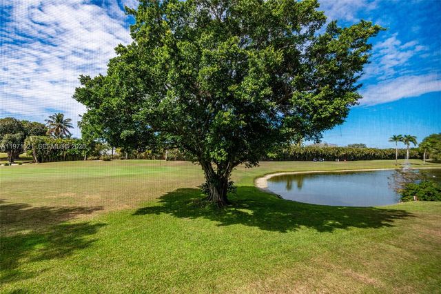 9811 N Hollybrook Lake Dr 204, Pembroke Pines, FL 33025