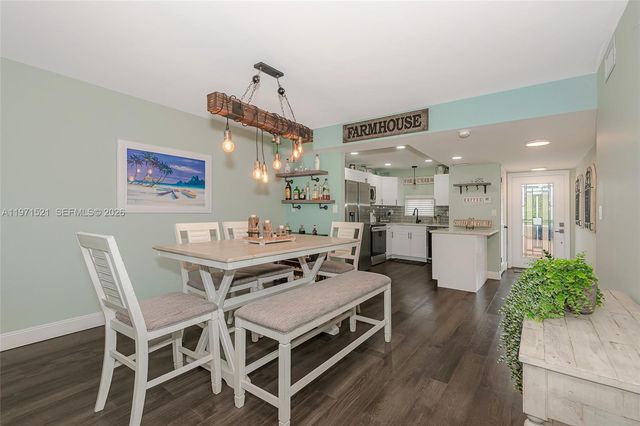 9811 N Hollybrook Lake Dr 204, Pembroke Pines, FL 33025