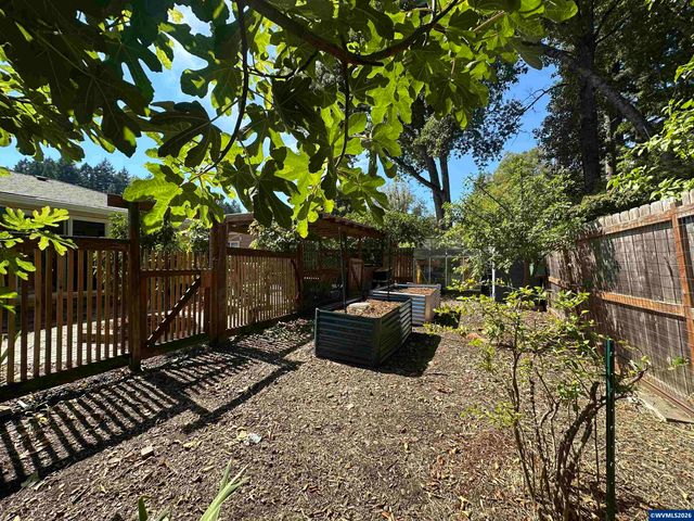 2935 NW Taft Av, Corvallis, OR 97330