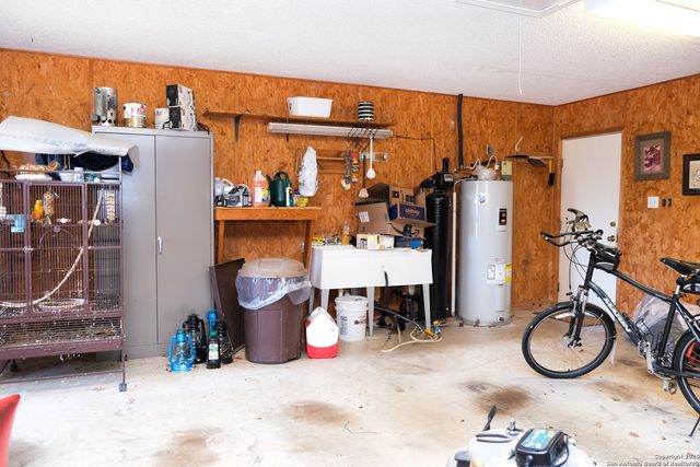 309 E Oak Wood Rd, Kerrville, TX 78028