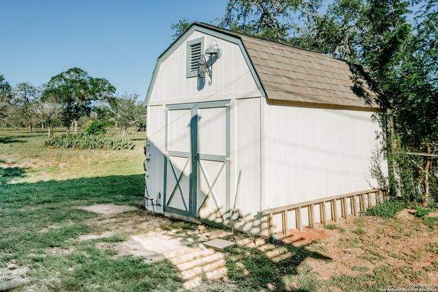 309 E Oak Wood Rd, Kerrville, TX 78028