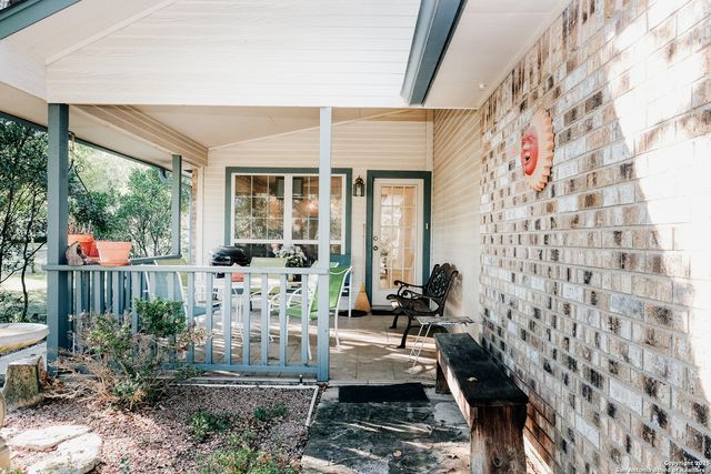 309 E Oak Wood Rd, Kerrville, TX 78028